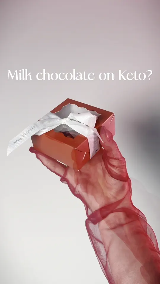 Unboxing Bisou De Fleurs keto milk chocolate