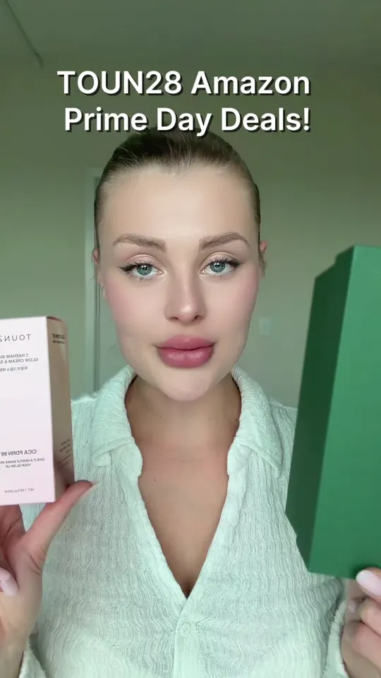 Skincare unboxing for TOUN28